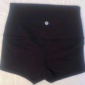 LULULEMON 4 Black shorts